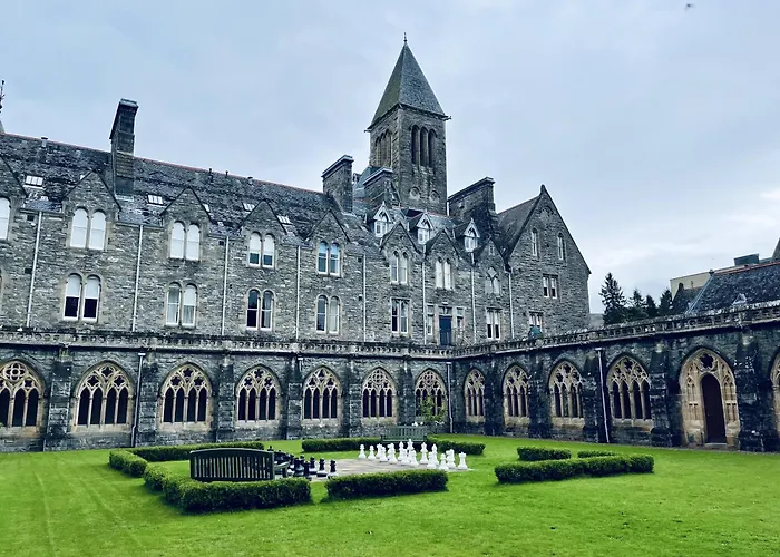 The Classrooms, Loch Ness Abbey - 142M2 Lifestyle & Heritage Apartment - Pool & Spa - The Highland Club - Resort On Lake Shores