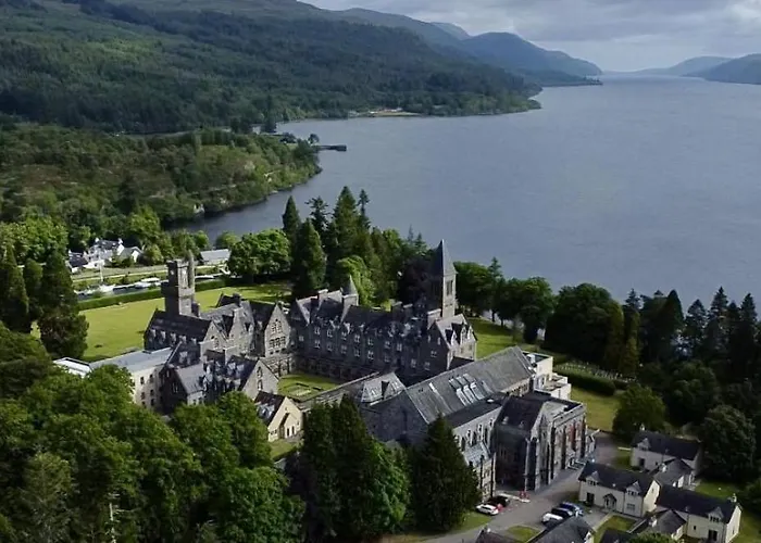 The Classrooms, Loch Ness Abbey - 142M2 Lifestyle & Heritage Apartment - Pool & Spa - The Highland Club - Resort On Lake Shores